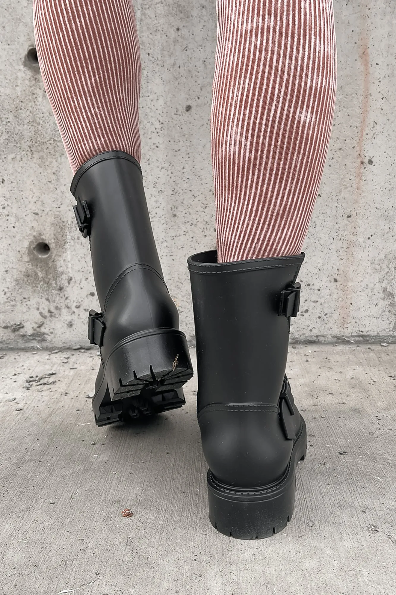 Dancing In The Rain Buckle Strap Rain Boots (Black)