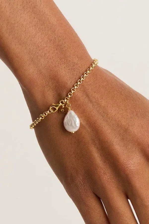 Gold Embrace Stillness Pearl Bracelet