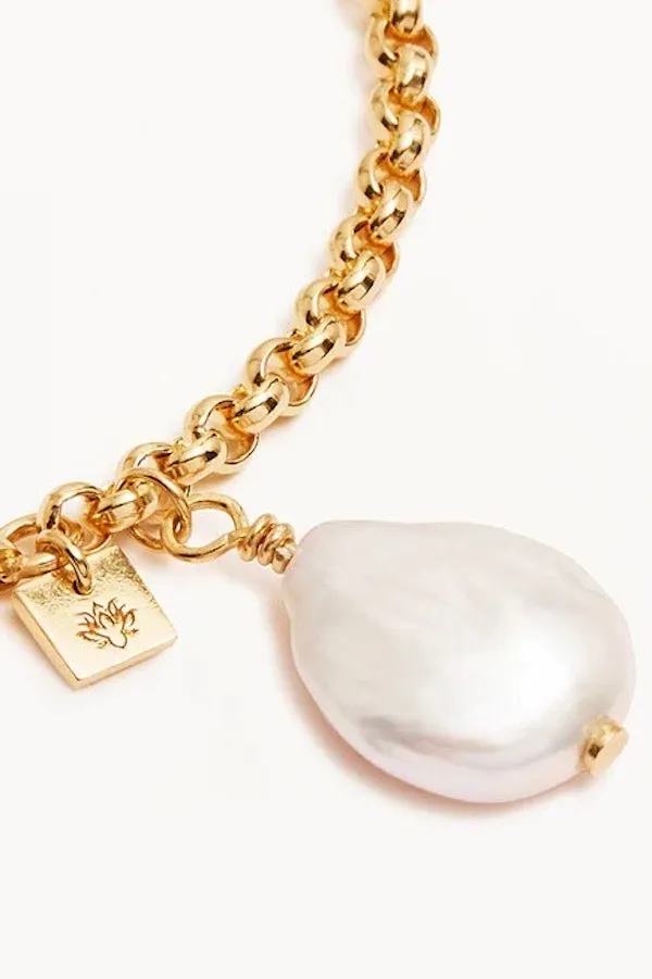 Gold Embrace Stillness Pearl Bracelet