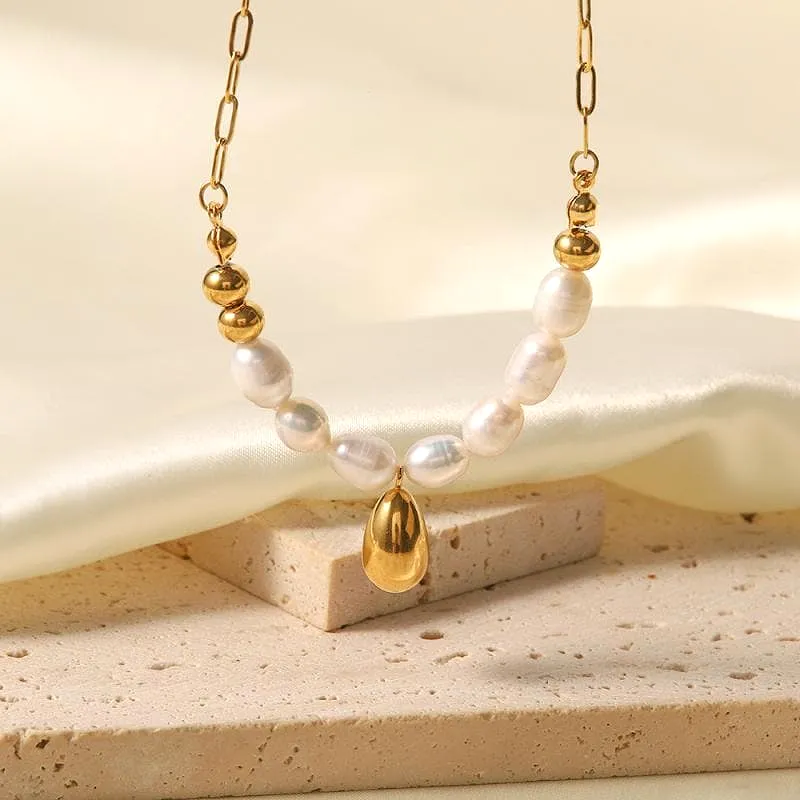 Women's Elegant Pearl Necklace